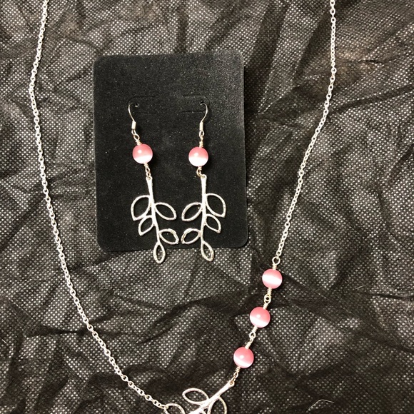 🛑 SOLD 🛑 Necklace and Earring set. - Picture 2 of 2